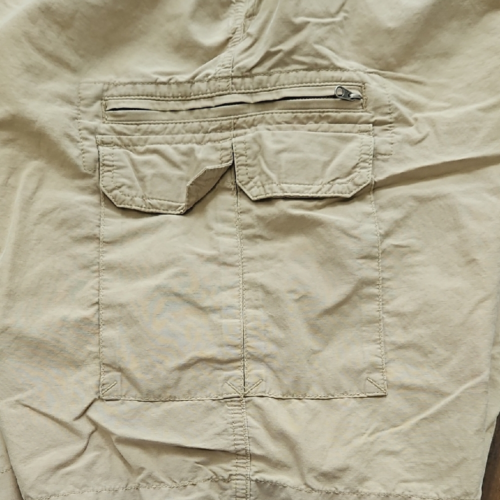 Woolrich Men's Khaki Cargo Shorts - Picture 11 of 11